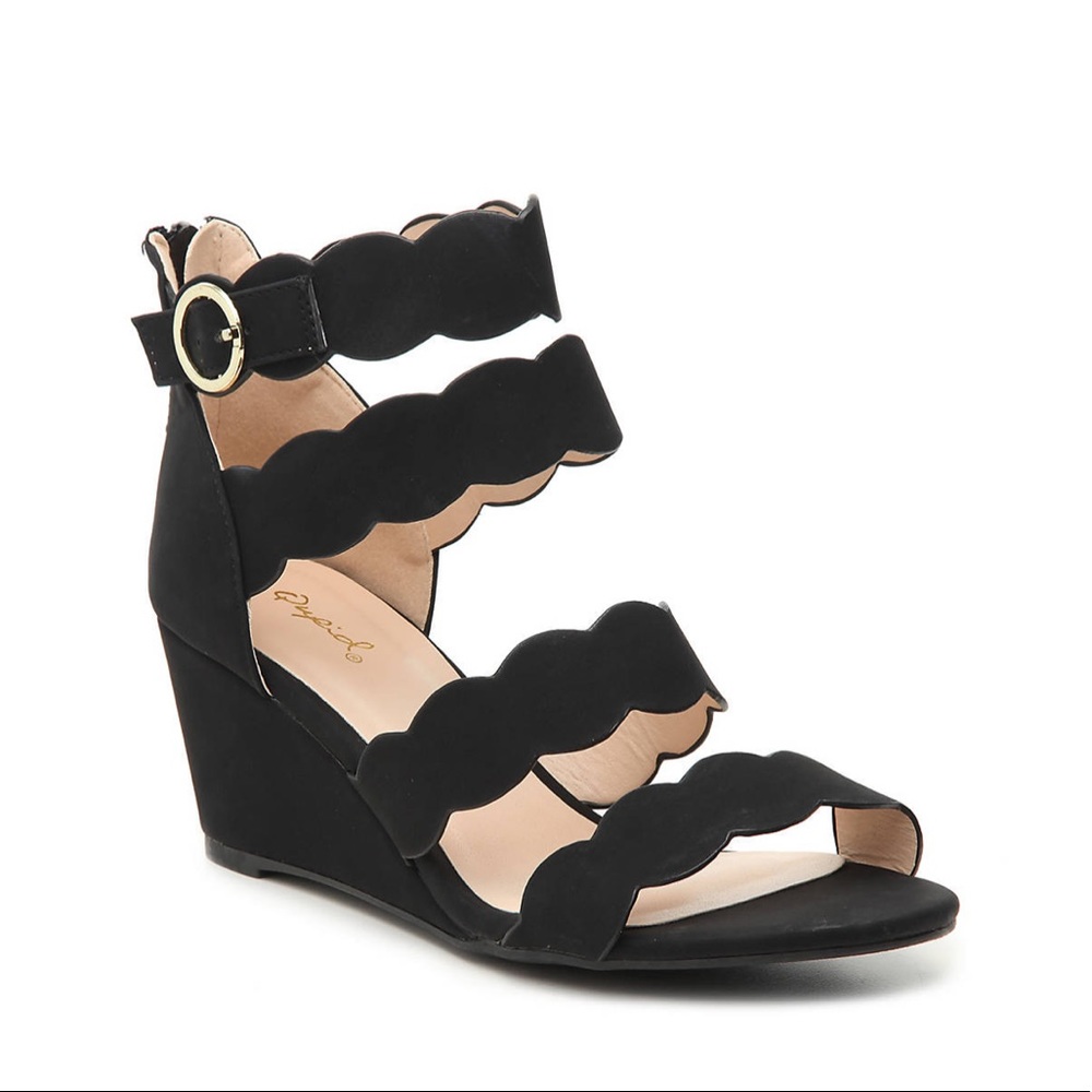 NWT Qupid Scallop Wedge Sandal